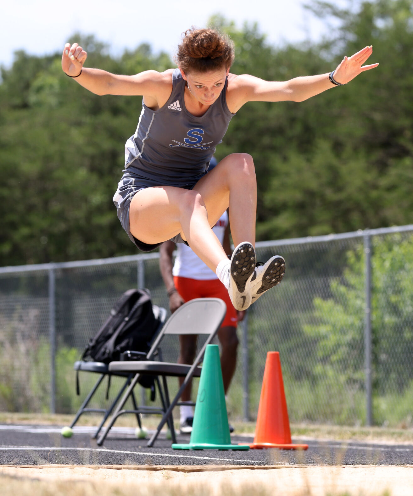 060821-cdp-sports-track668.JPG